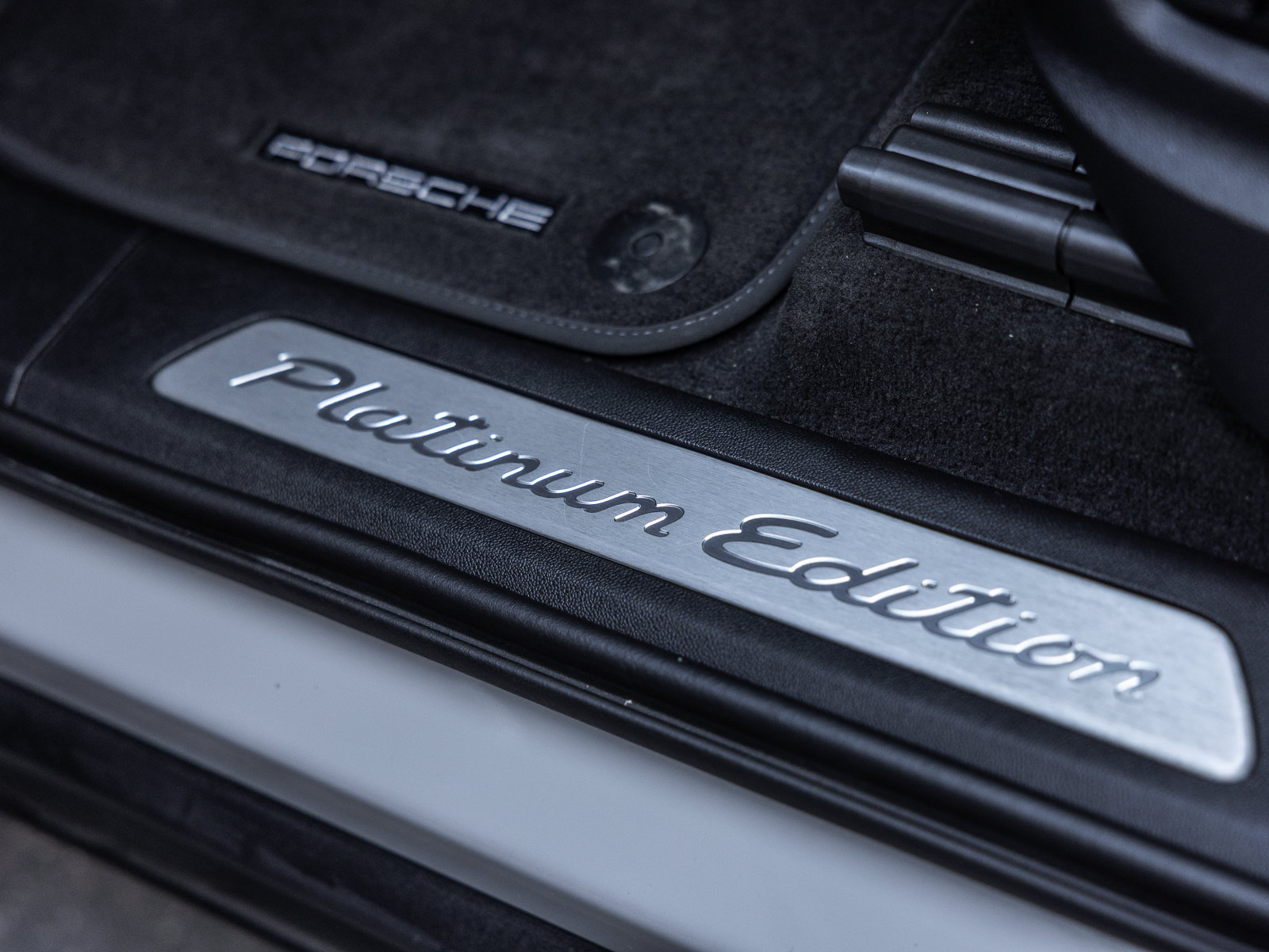 Certified 2023 Porsche Cayenne Platinum Edition AWD/4WD image 26