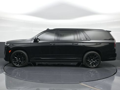 Used 2023 Cadillac Escalade ESV Sport Platinum w/ LPO, ONYX Package AWD/4WD image 3