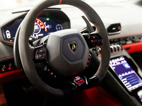 Used 2023 Lamborghini Huracan Sterrato image 31