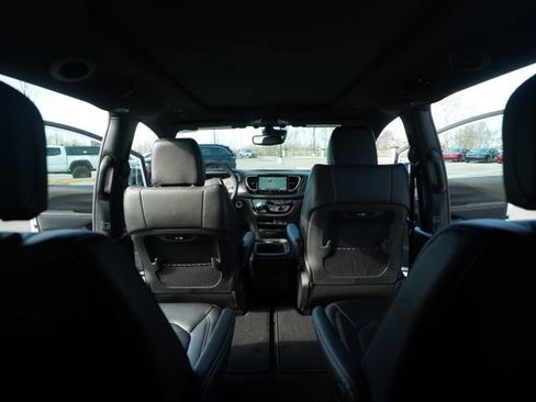 New 2026 Chrysler Pacifica Select image 23