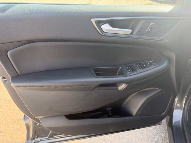 Used 2020 Ford Edge SE FWD image 33