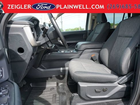 Used 2024 Ford Expedition XLT AWD/4WD image 19