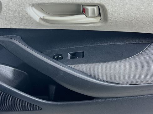 Used 2025 Toyota Corolla LE FWD image 28