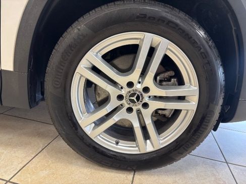 Used 2023 Mercedes-Benz GLA 250 4MATIC w/ Premium Package image 32