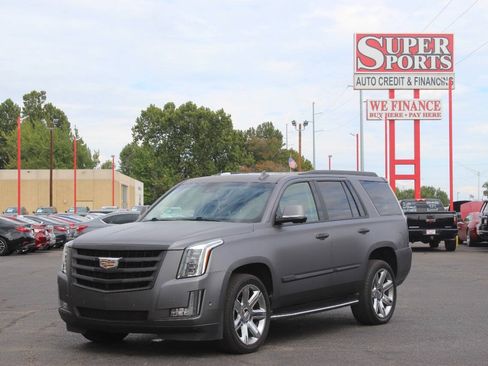 Used 2017 Cadillac Escalade Luxury AWD/4WD image 7