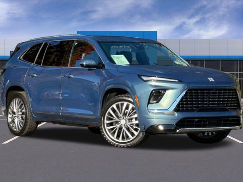 Certified 2025 Buick Enclave Avenir image 2