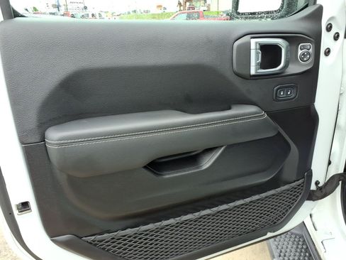 Used 2023 Jeep Wrangler Unlimited Sahara w/ Cold Weather Group AWD/4WD image 14