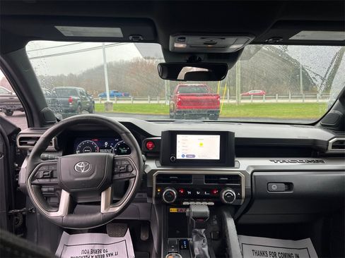 Used 2024 Toyota Tacoma TRD Off-Road image 30