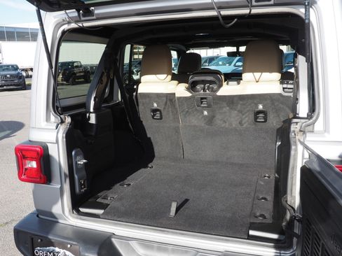 Used 2018 Jeep Wrangler Unlimited Sahara image 17