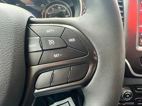 Used 2022 Jeep Cherokee Trailhawk w/ Premium Leather Package AWD/4WD image 24