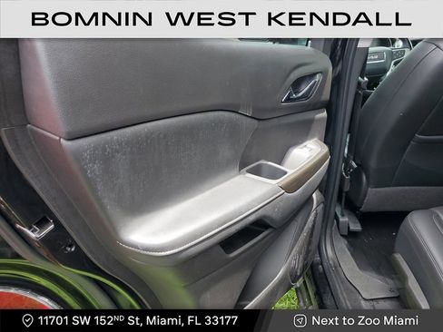 Used 2022 GMC Acadia SLT w/ Preferred Package image 13