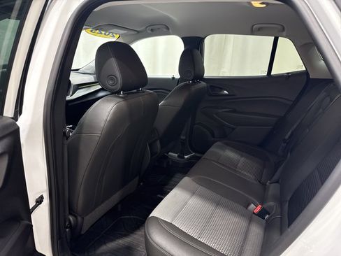 Used 2025 Chevrolet Trax LT w/ Driver Confidence Package FWD image 18