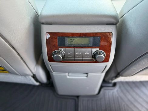 Used 2012 Toyota Highlander Limited w/ Tow Pkg FWD image 20
