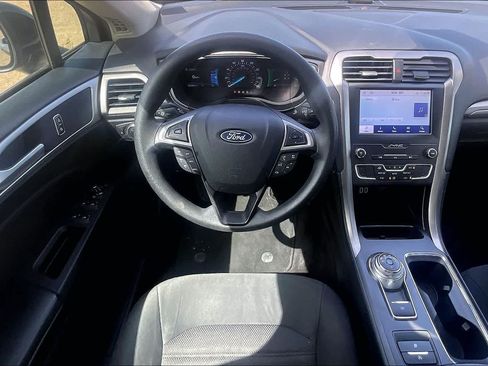Used 2020 Ford Fusion SE FWD image 13
