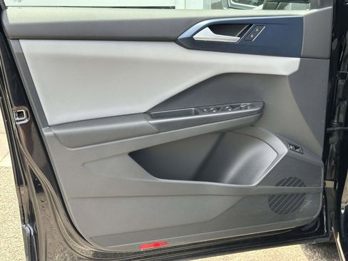 Certified 2023 Volkswagen Taos SE FWD image 16