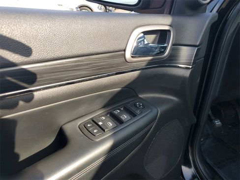 Used 2019 Jeep Grand Cherokee Limited X image 22