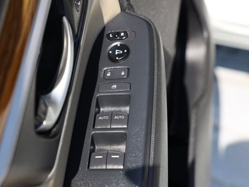 Used 2017 Honda CR-V Touring image 15