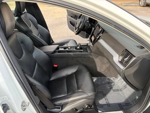 Used 2024 Volvo S60 B5 Core FWD image 36