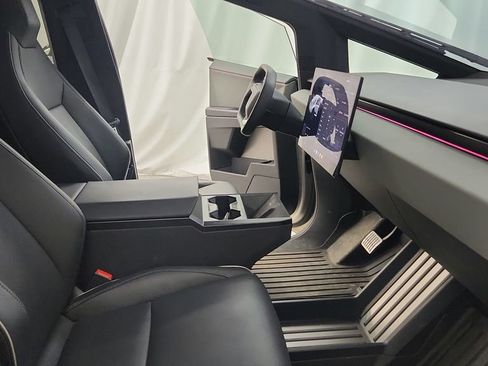 Used 2024 Tesla Cybertruck AWD Crew Cab image 22