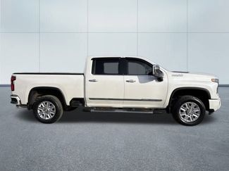 Used 2025 Chevrolet Silverado 2500 High Country w/ High Country Premium Package video 2
