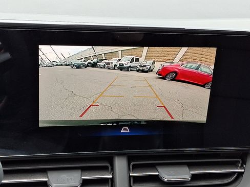 Used 2025 Chevrolet Trax RS w/ Sunroof Package FWD image 19