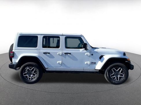 Used 2025 Jeep Wrangler Sahara image 16