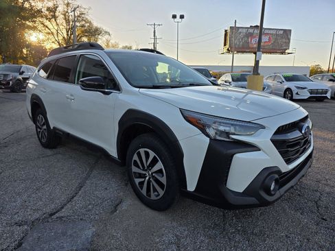 Used 2023 Subaru Outback Premium image 3