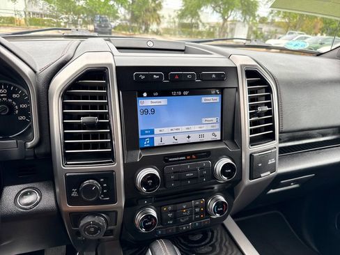 Used 2018 Ford F150 Platinum w/ Equipment Group 701A Luxury image 20