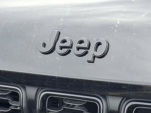 New 2025 Jeep Grand Cherokee L Altitude image 18