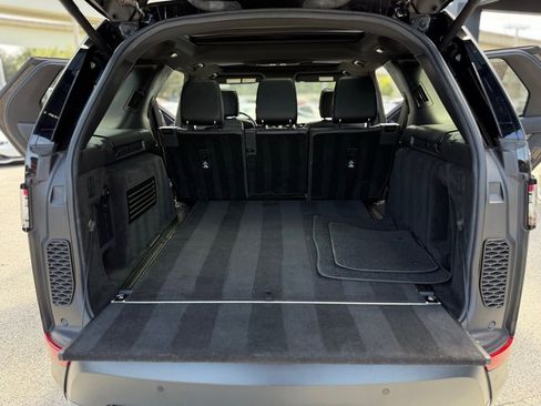 Used 2019 Land Rover Discovery SE image 29