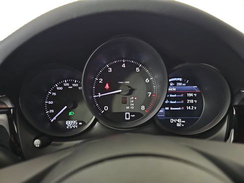 Used 2024 Porsche Macan AWD/4WD image 19