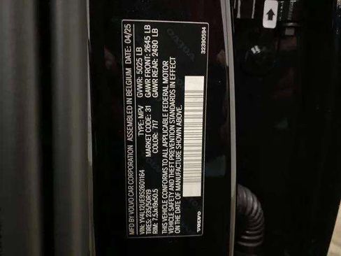 Used 2025 Volvo XC40 B5 Plus image 89