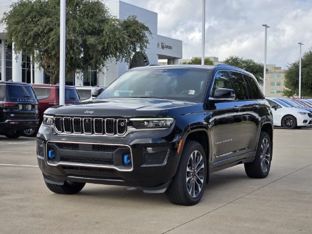 Used 2023 Jeep Grand Cherokee Overland w/ Advanced Protech Group III AWD/4WD image 3