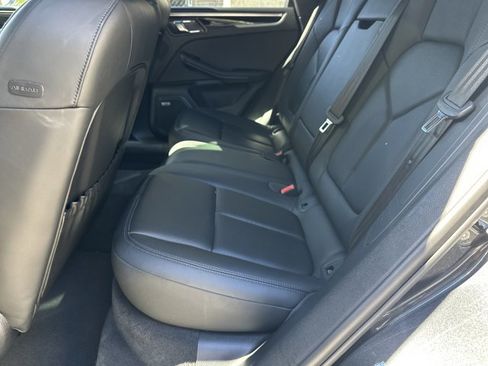 Used 2021 Porsche Macan S image 25