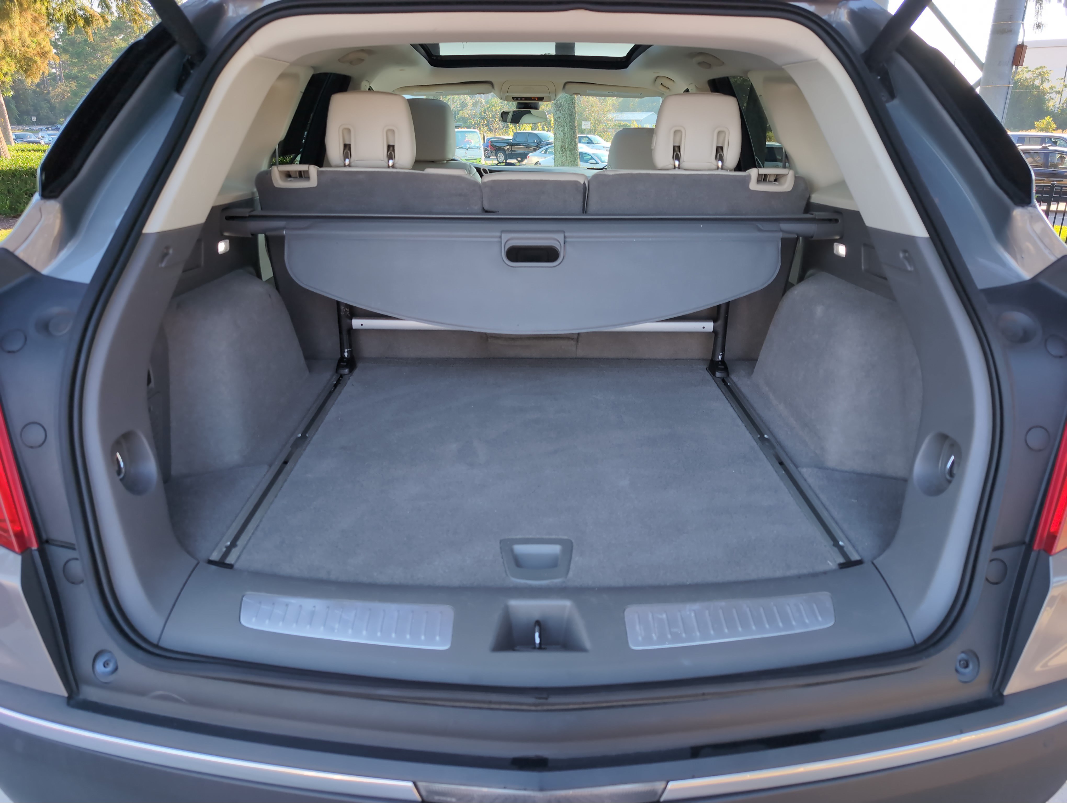 Used 2017 Cadillac XT5 Luxury w/ Driver Awareness Package FWD image 31