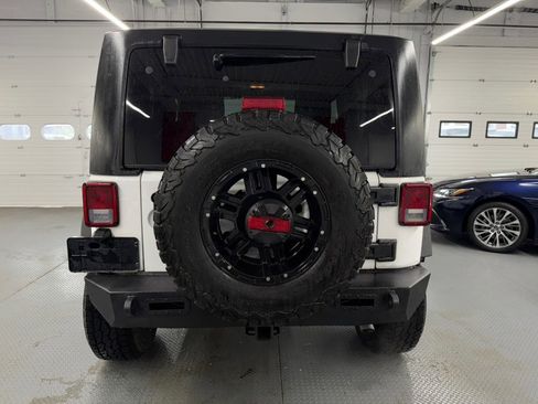 Used 2015 Jeep Wrangler Rubicon w/ Dual Top Group AWD/4WD image 9
