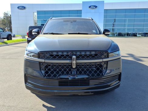 Used 2025 Lincoln Navigator L Reserve w/ Jet Appearance Package AWD/4WD image 8