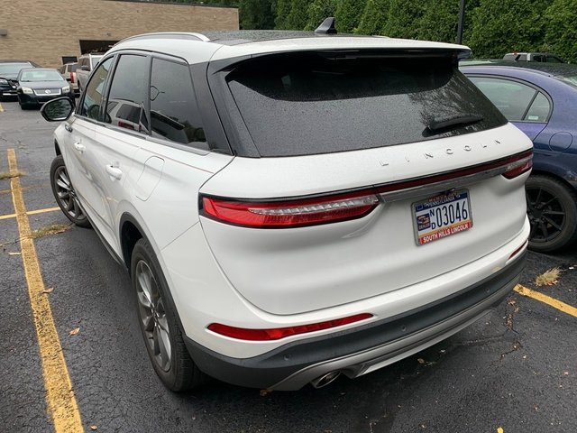 Used 2022 Lincoln Corsair AWD w/ Premium Package image 2