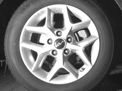 Used 2025 Kia Soul LX w/ LX Technology Package FWD image 13