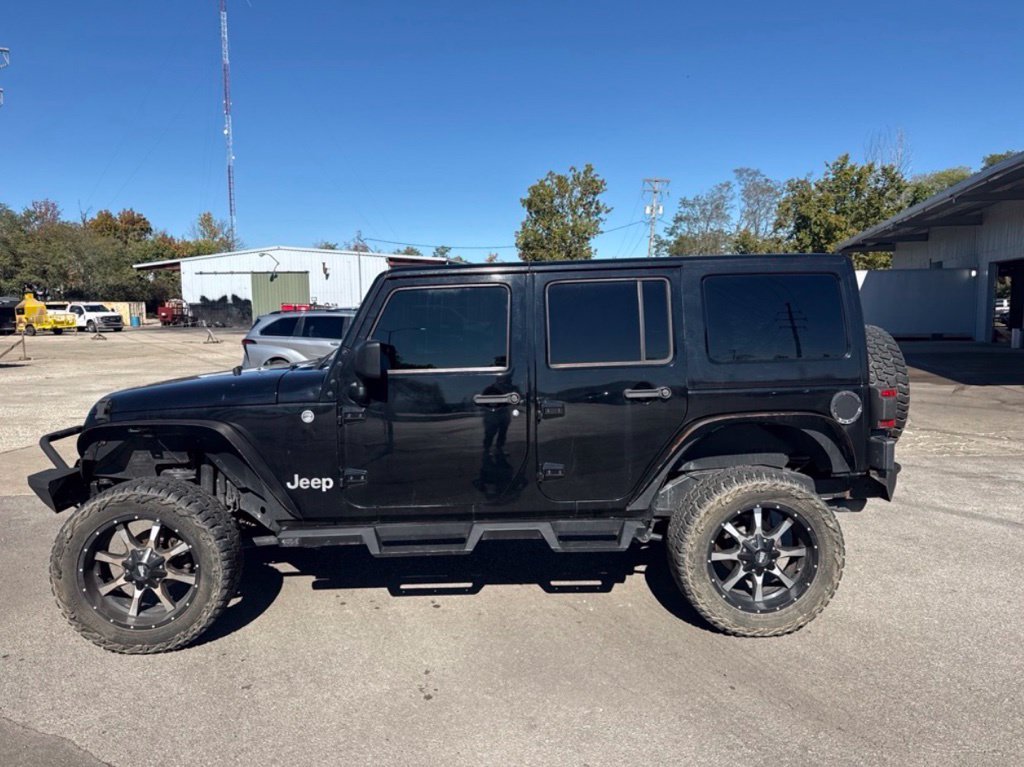 Used 2015 Jeep Wrangler Unlimited Rubicon w/ Connectivity Group AWD/4WD image 2