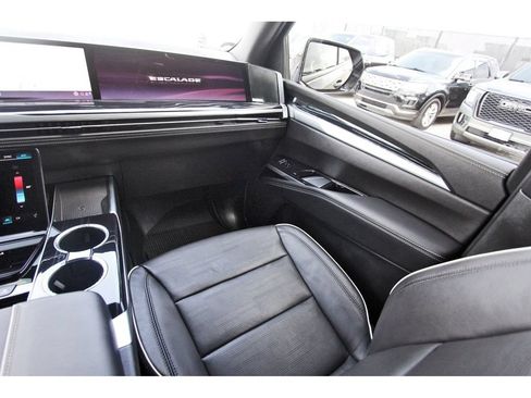 Used 2025 Cadillac Escalade Sport w/ LPO, Floor Liner Package RWD image 10