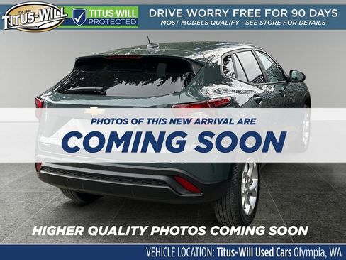 Used 2025 Chevrolet Trax LS w/ LS Convenience Package FWD image 4