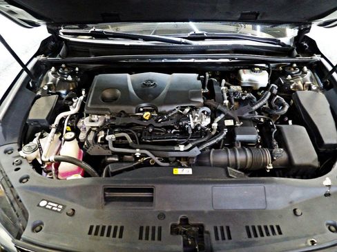 Used 2022 Toyota Avalon Limited w/ Advanced Safety Package FWD image 4