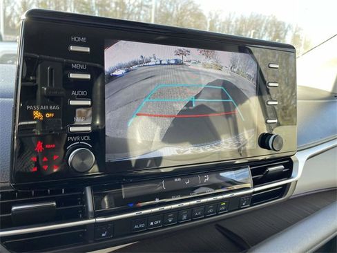 Used 2022 Toyota Sienna XLE image 30