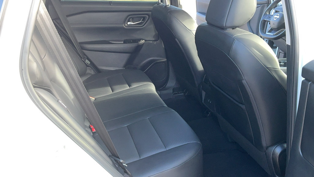 Used 2025 Nissan Rogue SV w/ SV Premium Package AWD/4WD image 37