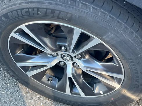 Certified 2019 Toyota Highlander LE AWD/4WD image 17