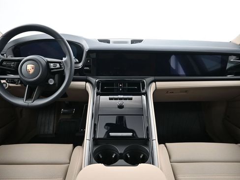 Certified 2026 Porsche Panamera image 9