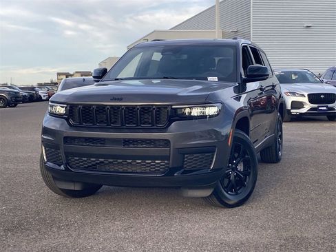 Used 2024 Jeep Grand Cherokee L Altitude image 4