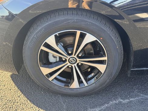 Used 2023 Nissan Sentra SV image 9