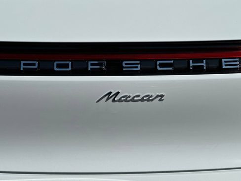 Certified 2026 Porsche Macan AWD/4WD image 39